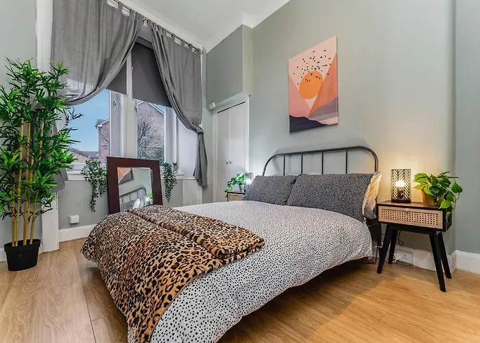 Traditional 1-Bed Flat In Southside