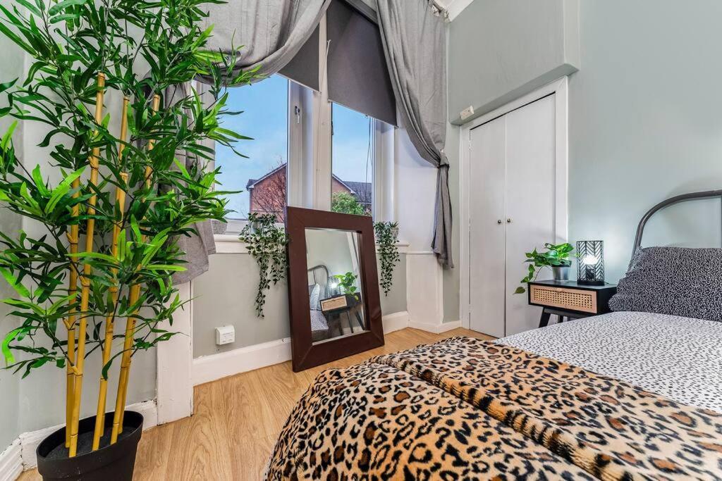 Traditional 1-bed Flat In Southside Апартаменты Глазго